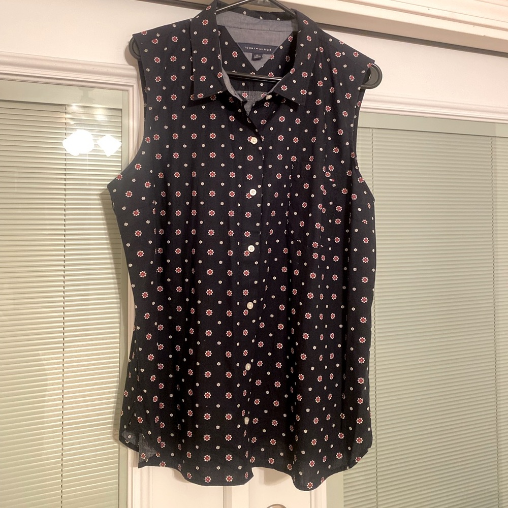 Tommy Hilfiger women’s sleeveless navy blue button down dress shirt